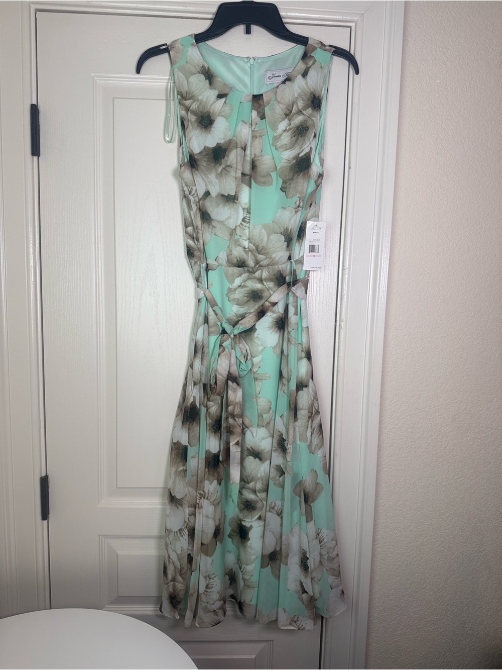 Jessica H Mint Floral Sleeveless Midi Dress